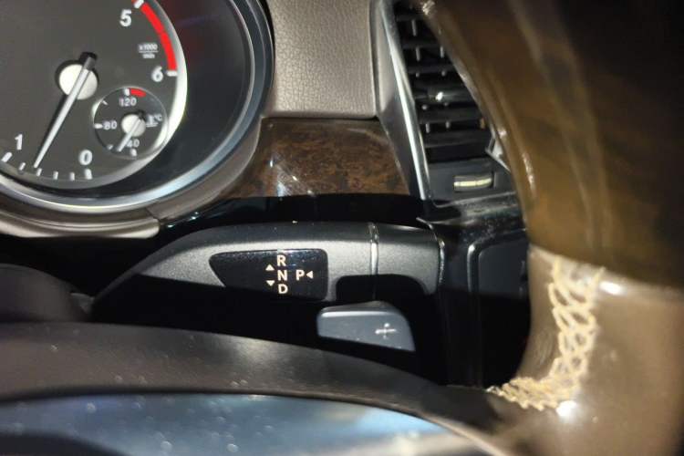 Used Mercedes-Benz M-Class  Gear Lever