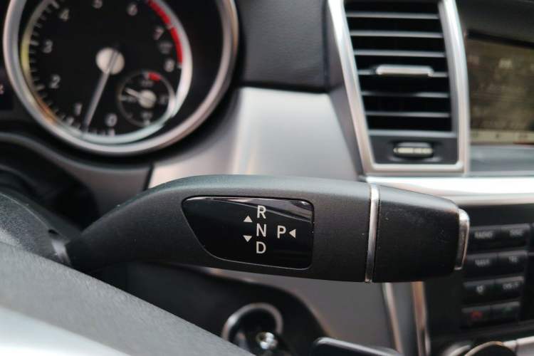 Used Mercedes-Benz M-Class 2014 ML 320 4MATIC Gear Lever