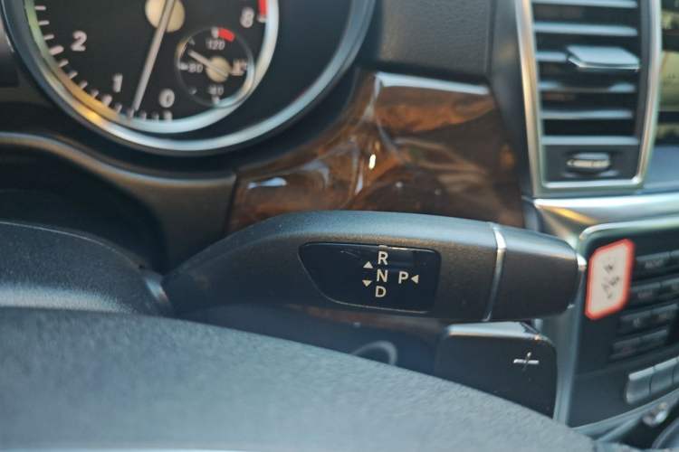 Used Mercedes-Benz M-Class 2014 ML 400 4MATIC Dynamic Model Gear Lever