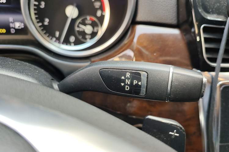 Used Mercedes-Benz M-Class 2014 ML 400 4MATIC Dynamic Model Gear Lever