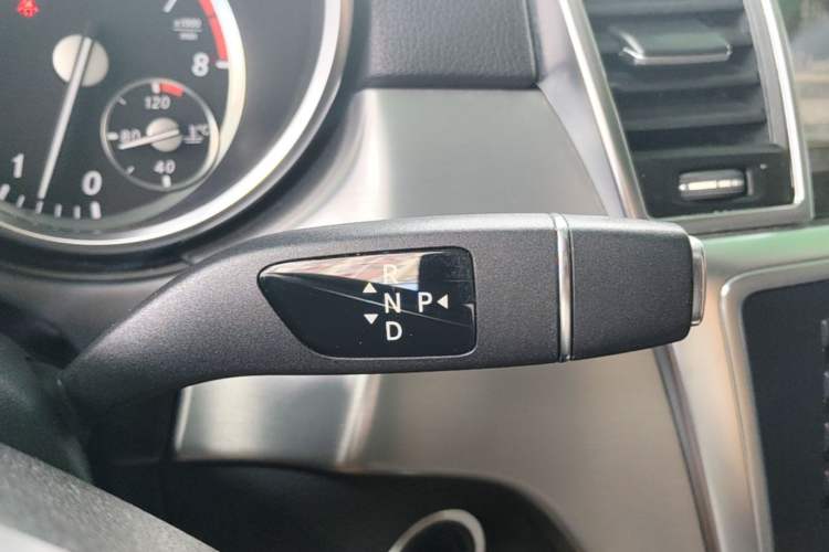 Used Mercedes-Benz M-Class 2014 ML 320 4MATIC Gear Lever