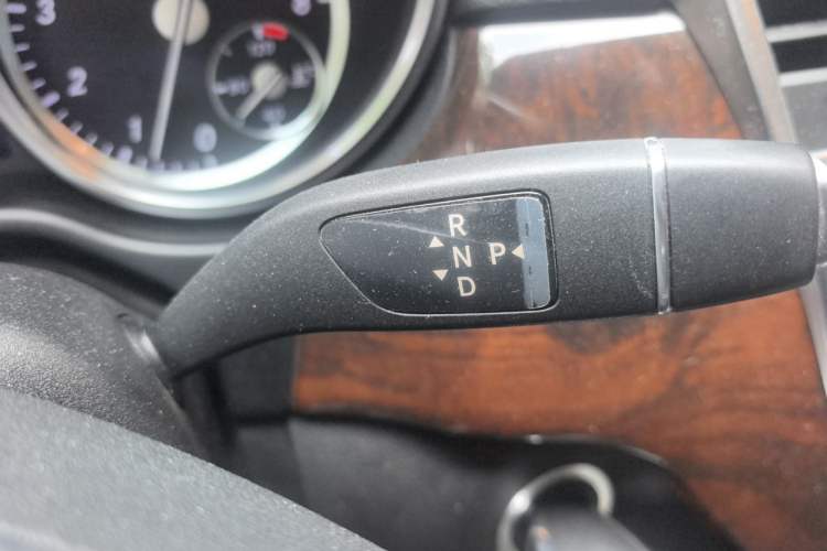 Used Mercedes-Benz M-Class 2014 ML 400 4MATIC Dynamic Model Gear Lever