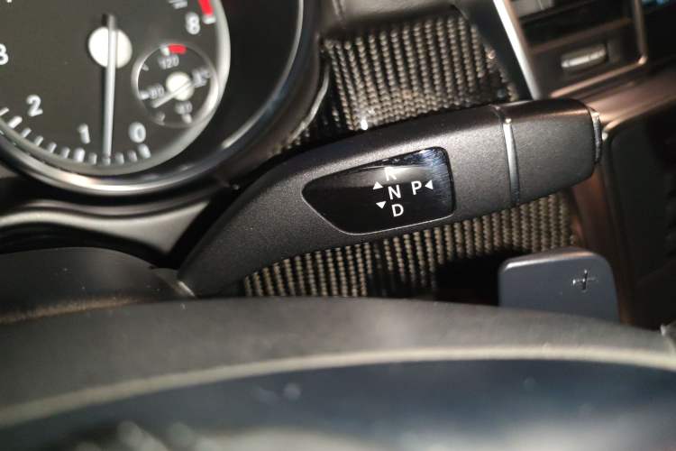 Used Mercedes-Benz M-Class 2014 ML 400 4MATIC Luxury Model Gear Lever
