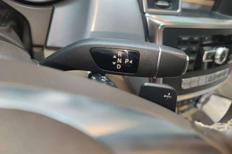 Used Mercedes-Benz M-Class 2014 ML 320 4MATIC Gear Lever