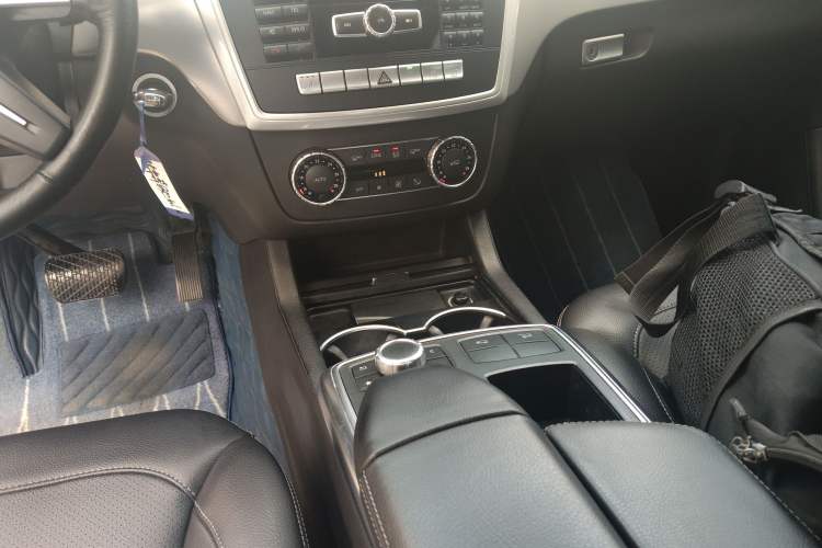 Used Mercedes-Benz M-Class 2014 ML 320 4MATIC Gear Lever