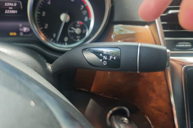 Used Mercedes-Benz M-Class 2014 ML 400 4MATIC Luxury Model Gear Lever
