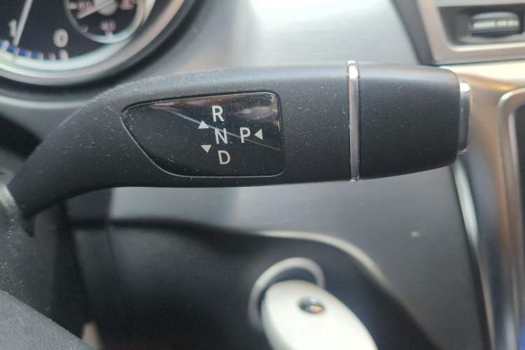 Used Mercedes-Benz M-Class 2014 ML 320 4MATIC Gear Lever