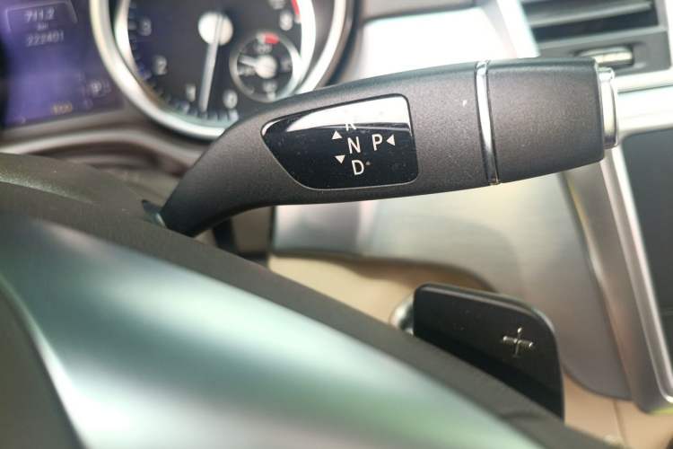 Used Mercedes-Benz M-Class 2014 ML 320 4MATIC Gear Lever