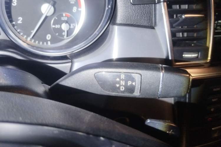 Used Mercedes-Benz M-Class 2014 ML 320 4MATIC Gear Lever