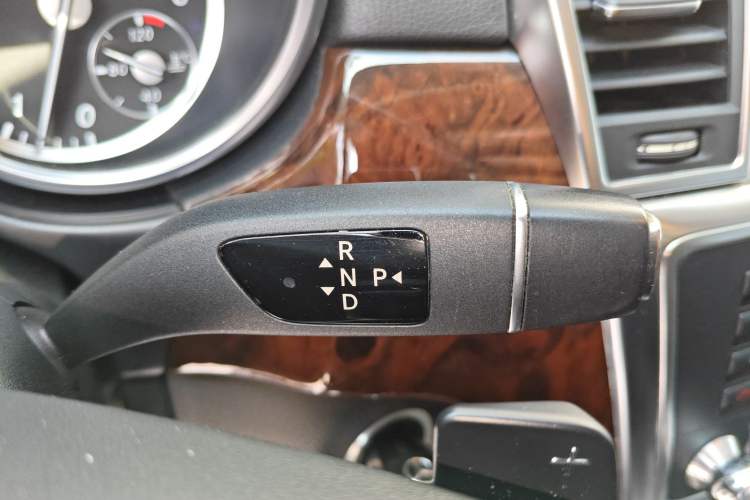 Used Mercedes-Benz M-Class 2014 ML 400 4MATIC Dynamic Model Gear Lever