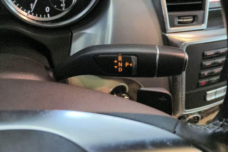 Used Mercedes-Benz M-Class 2014 ML 320 4MATIC Gear Lever