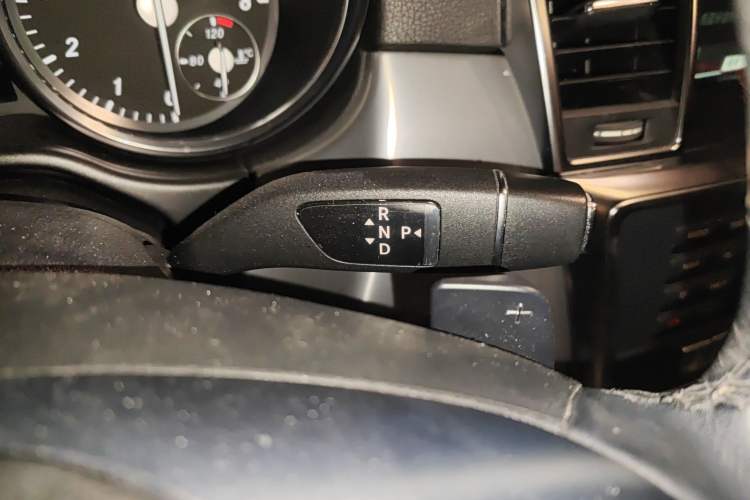 Used Mercedes-Benz M-Class 2014 ML 320 4MATIC Gear Lever