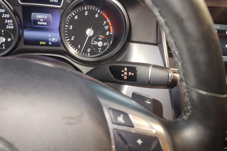 Used Mercedes-Benz M-Class 2014 ML 320 4MATIC Gear Lever