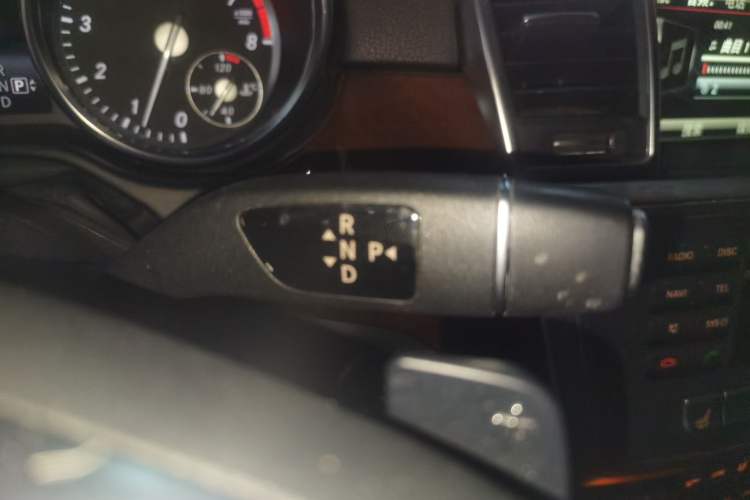 Used Mercedes-Benz M-Class 2014 ML 400 4MATIC Dynamic Model Gear Lever