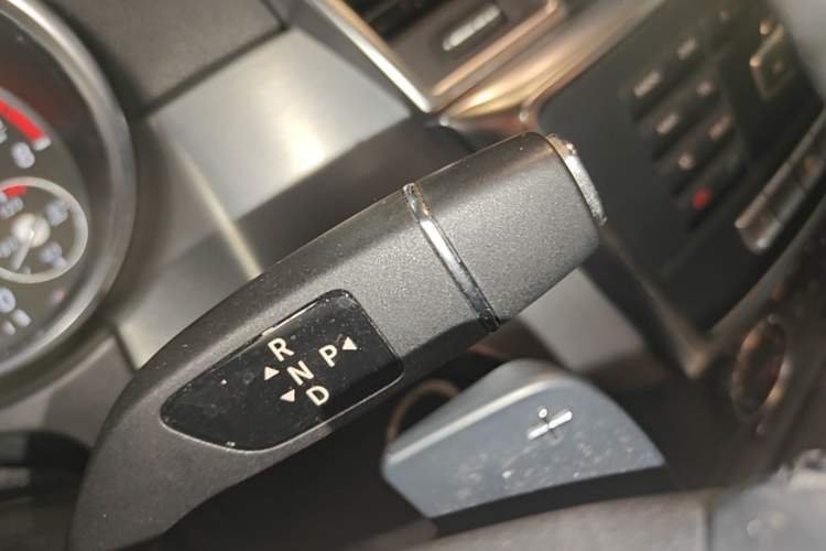 Used Mercedes-Benz M-Class 2014 ML 320 4MATIC Gear Lever