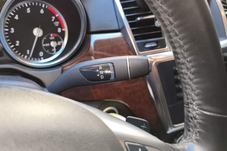 Used Mercedes-Benz M-Class 2014 ML 400 4MATIC Dynamic Model Gear Lever