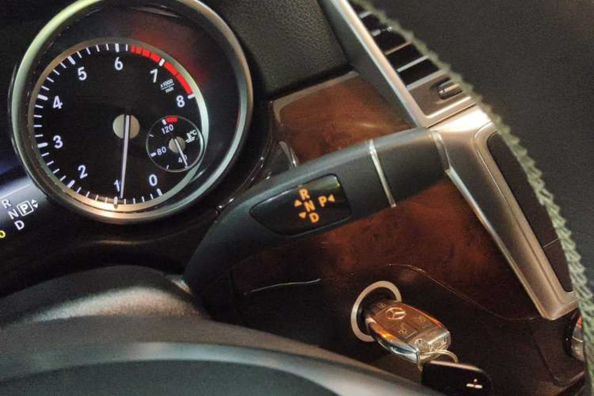 Used Mercedes-Benz M-Class 2014 ML 400 4MATIC Luxury Model Gear Lever