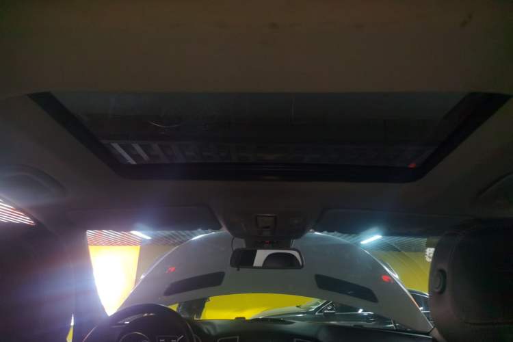 Used Mercedes-Benz M-Class 2014 ML 400 4MATIC Dynamic Model Headliner
