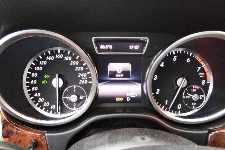 Used Mercedes-Benz M-Class 2014 ML 400 4MATIC Luxury Model Instrument Cluster