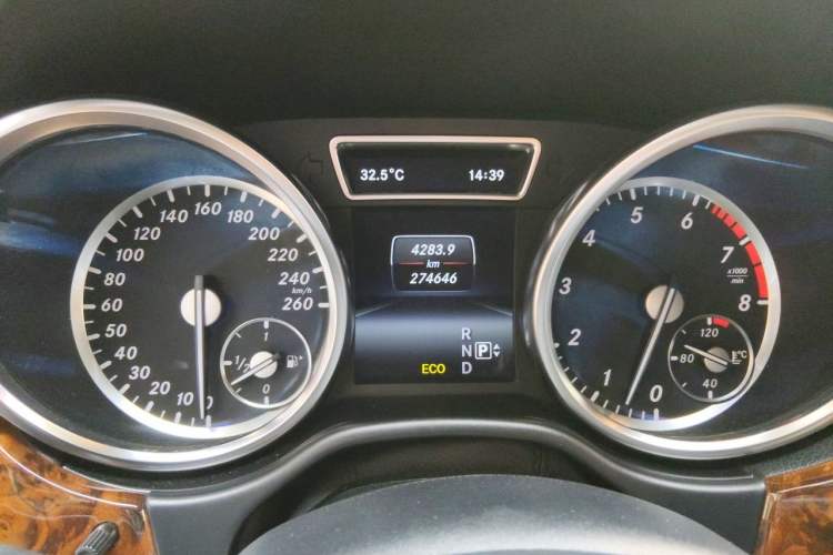 Used Mercedes-Benz M-Class 2014 ML 400 4MATIC Luxury Model Instrument Cluster
