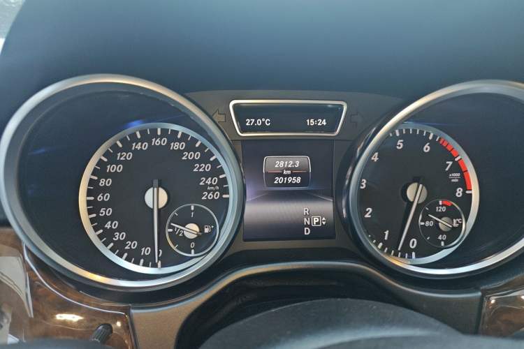 Used Mercedes-Benz M-Class 2014 ML 400 4MATIC Dynamic Model Instrument Cluster
