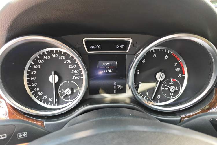 Used Mercedes-Benz M-Class 2014 ML 400 4MATIC Dynamic Model Instrument Cluster