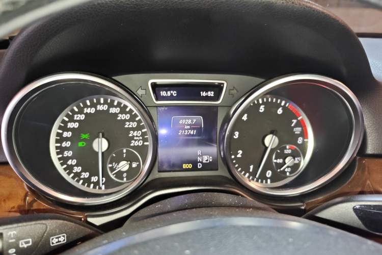Used Mercedes-Benz M-Class 2014 ML 400 4MATIC Dynamic Model Instrument Cluster