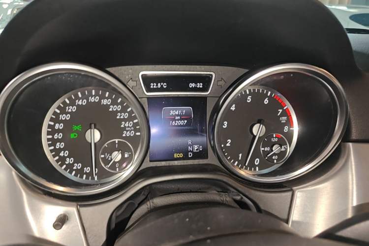 Used Mercedes-Benz M-Class 2014 ML 320 4MATIC Instrument Cluster
