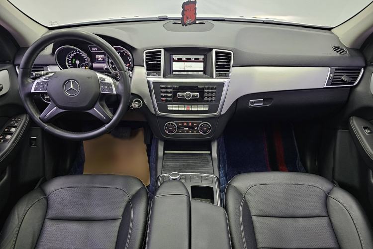 Used Mercedes-Benz M-Class 2014 ML 320 4MATIC Interior 1