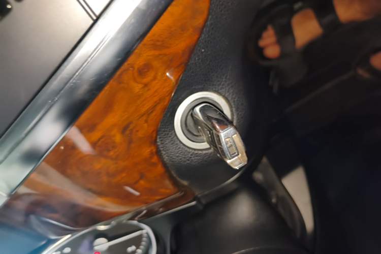Used Mercedes-Benz M-Class 2014 ML 400 4MATIC Dynamic Model Interior 1