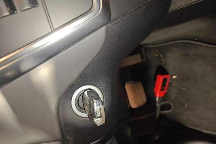 Used Mercedes-Benz M-Class 2014 ML 320 4MATIC Interior 1