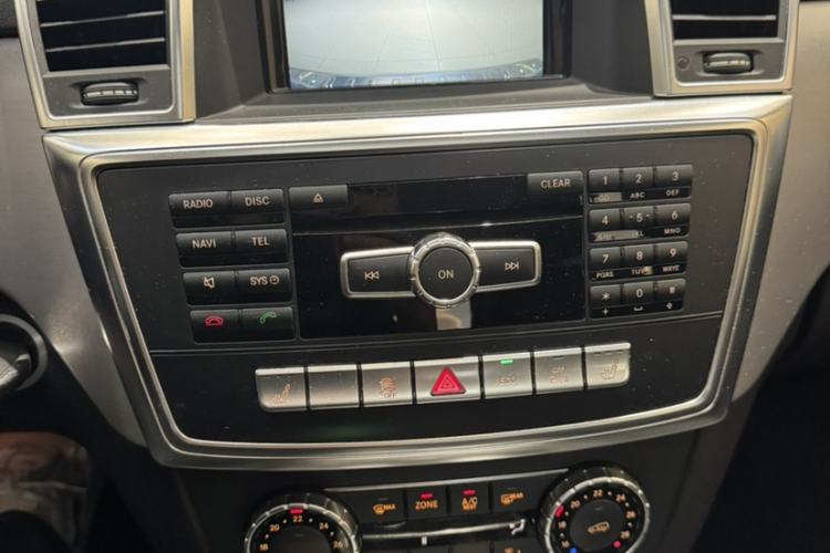 Used Mercedes-Benz M-Class 2014 ML 320 4MATIC Interior 10