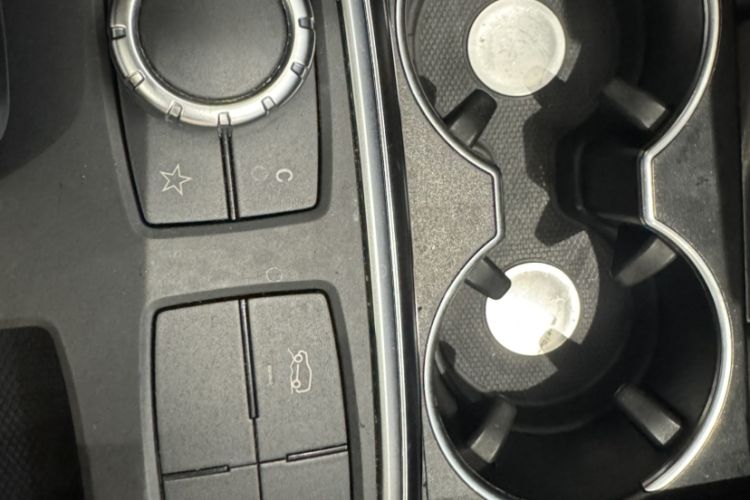 Used Mercedes-Benz M-Class 2014 ML 320 4MATIC Interior 11