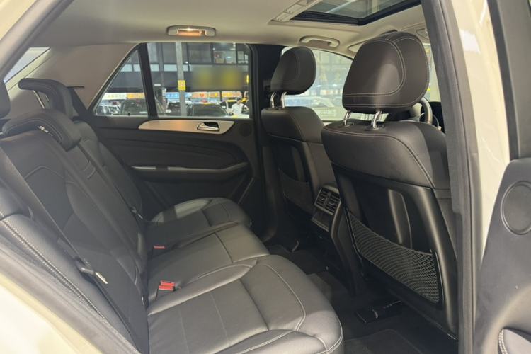Used Mercedes-Benz M-Class 2014 ML 320 4MATIC Interior 12