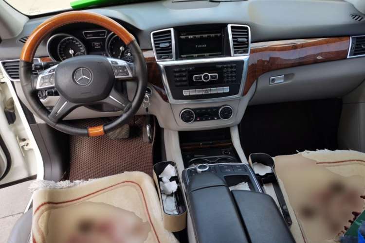 Used Mercedes-Benz M-Class 2014 ML 400 4MATIC Dynamic Model Interior 2