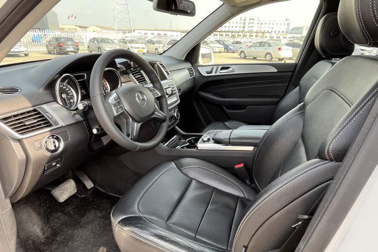 Used Mercedes-Benz M-Class 2014 ML 320 4MATIC Interior 2