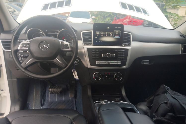 Used Mercedes-Benz M-Class 2014 ML 320 4MATIC Interior 2