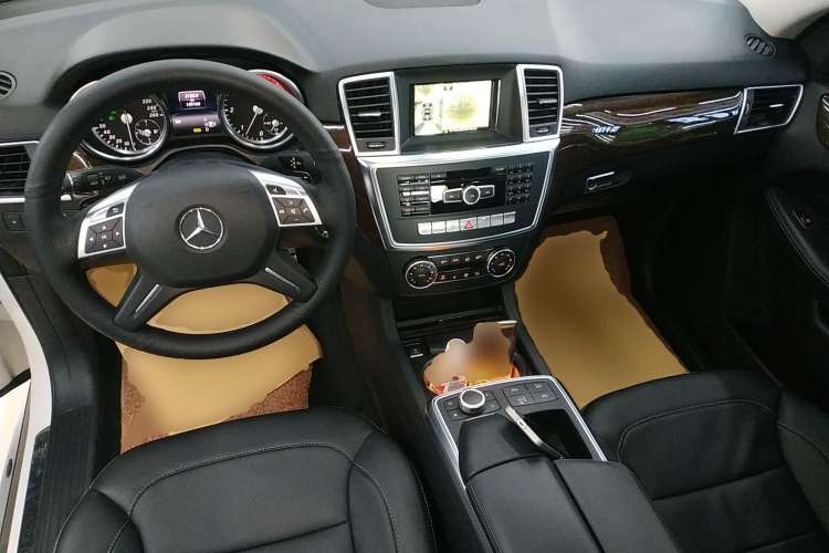 Used Mercedes-Benz M-Class 2014 ML 350 CDI 4MATIC Interior 2