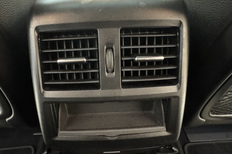 Used Mercedes-Benz M-Class 2014 ML 320 4MATIC Interior 2