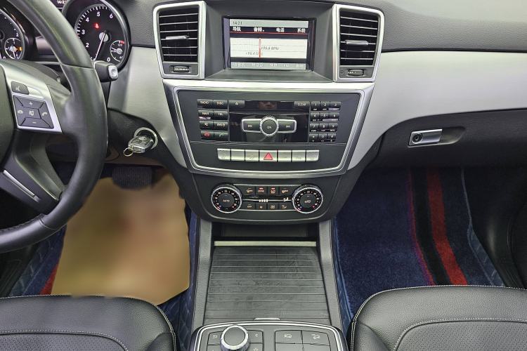 Used Mercedes-Benz M-Class 2014 ML 320 4MATIC Interior 3