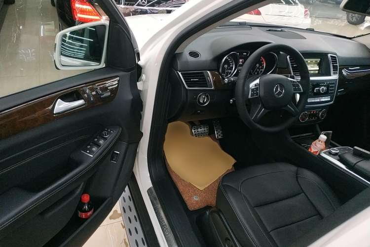 Used Mercedes-Benz M-Class 2014 ML 350 CDI 4MATIC Interior 3