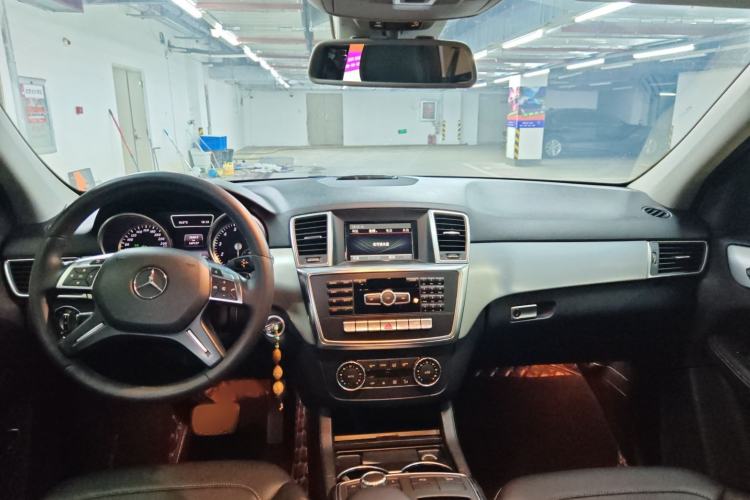 Used Mercedes-Benz M-Class 2014 ML 320 4MATIC Interior 3