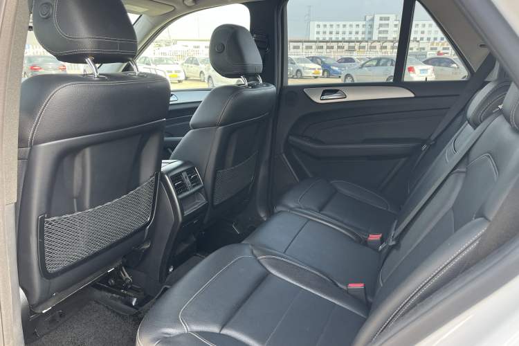 Used Mercedes-Benz M-Class 2014 ML 320 4MATIC Interior 4