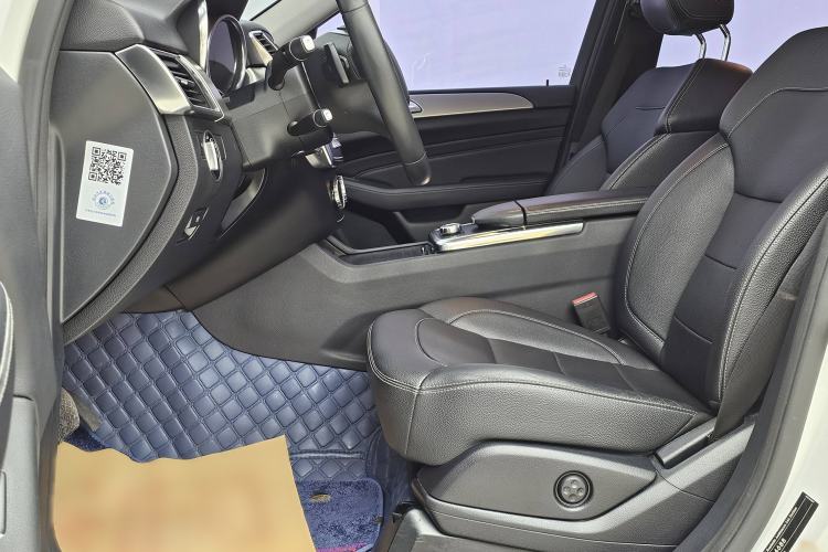 Used Mercedes-Benz M-Class 2014 ML 320 4MATIC Interior 4