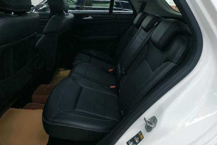Used Mercedes-Benz M-Class 2014 ML 350 CDI 4MATIC Interior 4