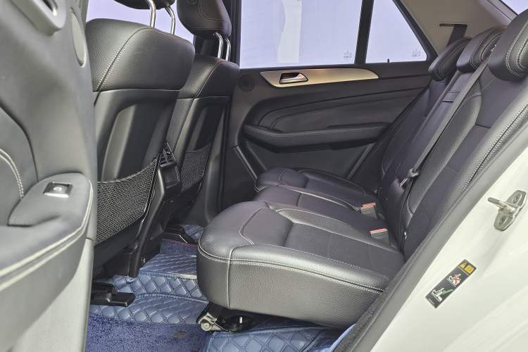Used Mercedes-Benz M-Class 2014 ML 320 4MATIC Interior 5
