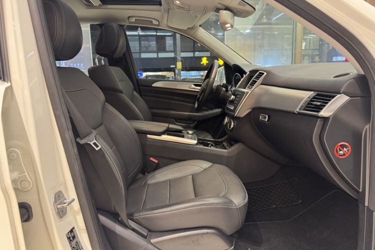 Used Mercedes-Benz M-Class 2014 ML 320 4MATIC Interior 5