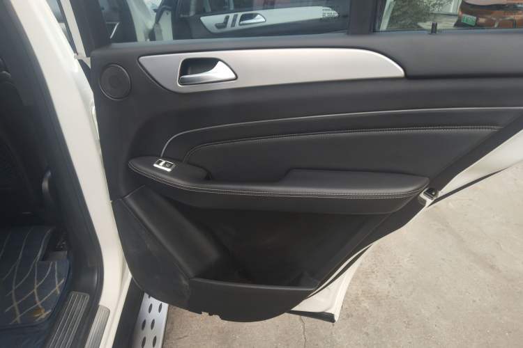 Used Mercedes-Benz M-Class 2014 ML 320 4MATIC Interior 6