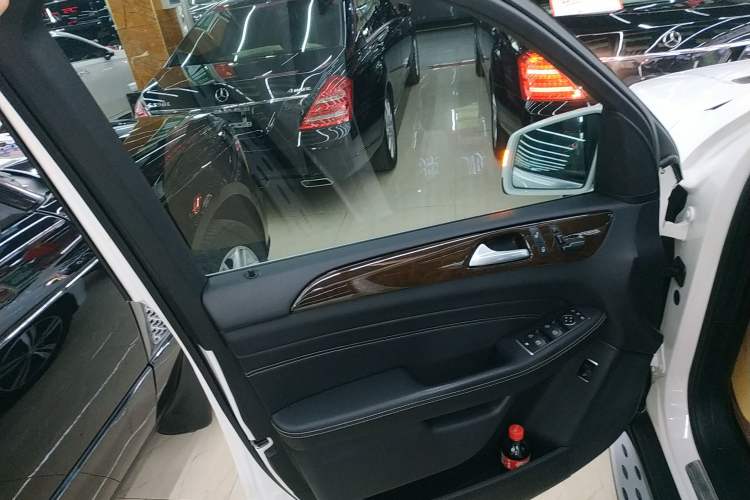 Used Mercedes-Benz M-Class 2014 ML 350 CDI 4MATIC Interior 7