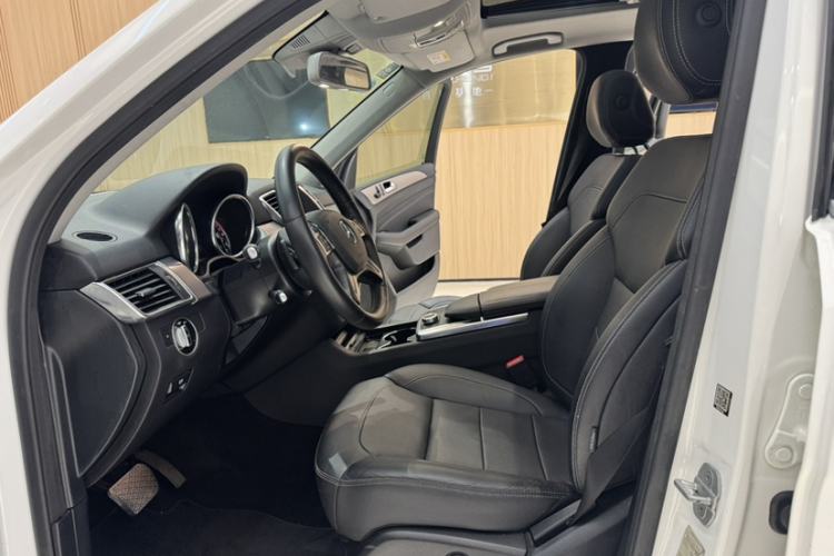 Used Mercedes-Benz M-Class 2014 ML 320 4MATIC Interior 7